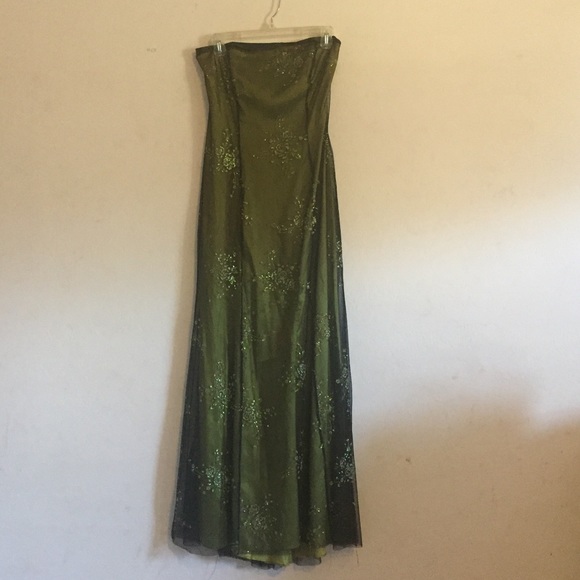 Dark green prom dress with black lace overlay - Picture 1 of 4